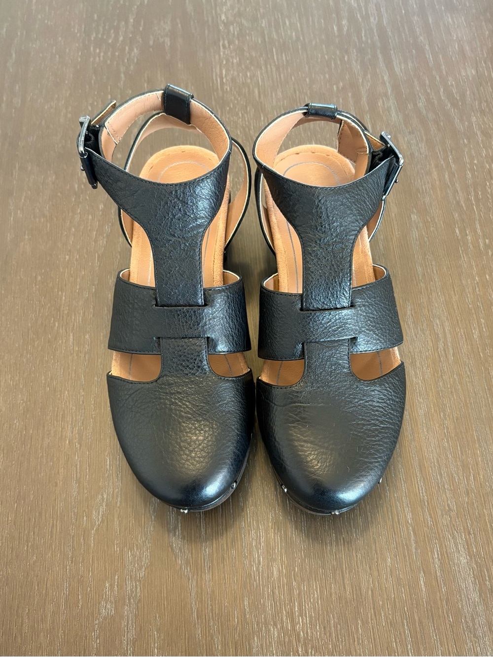 Vionic Black Leather Clog Sandals – Size 6